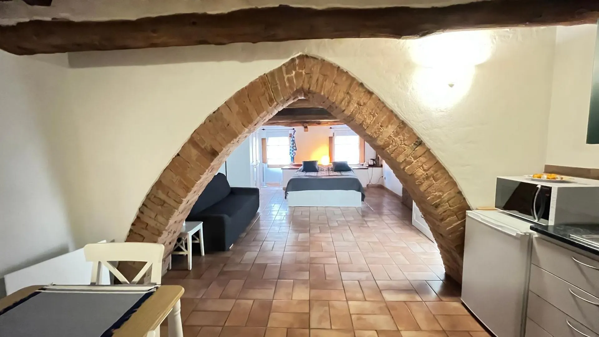 Gli Archi Nel Cuore Di Siena contacts